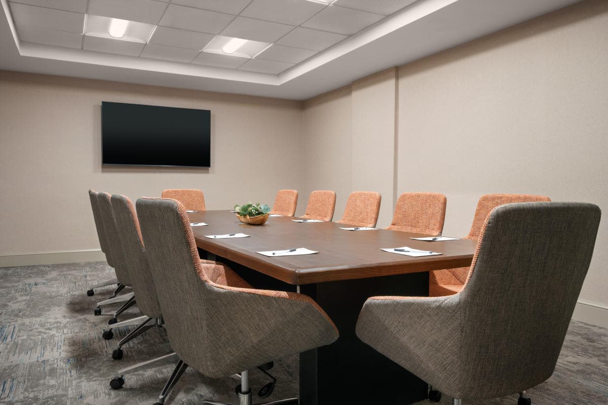 FNLFC_Boardroom_204E2EF2-2BDD-4C9D-BE3C5B5C850887CC_bdf4bbe1-75bd-45ca-9552ffcccf405e30.jpg