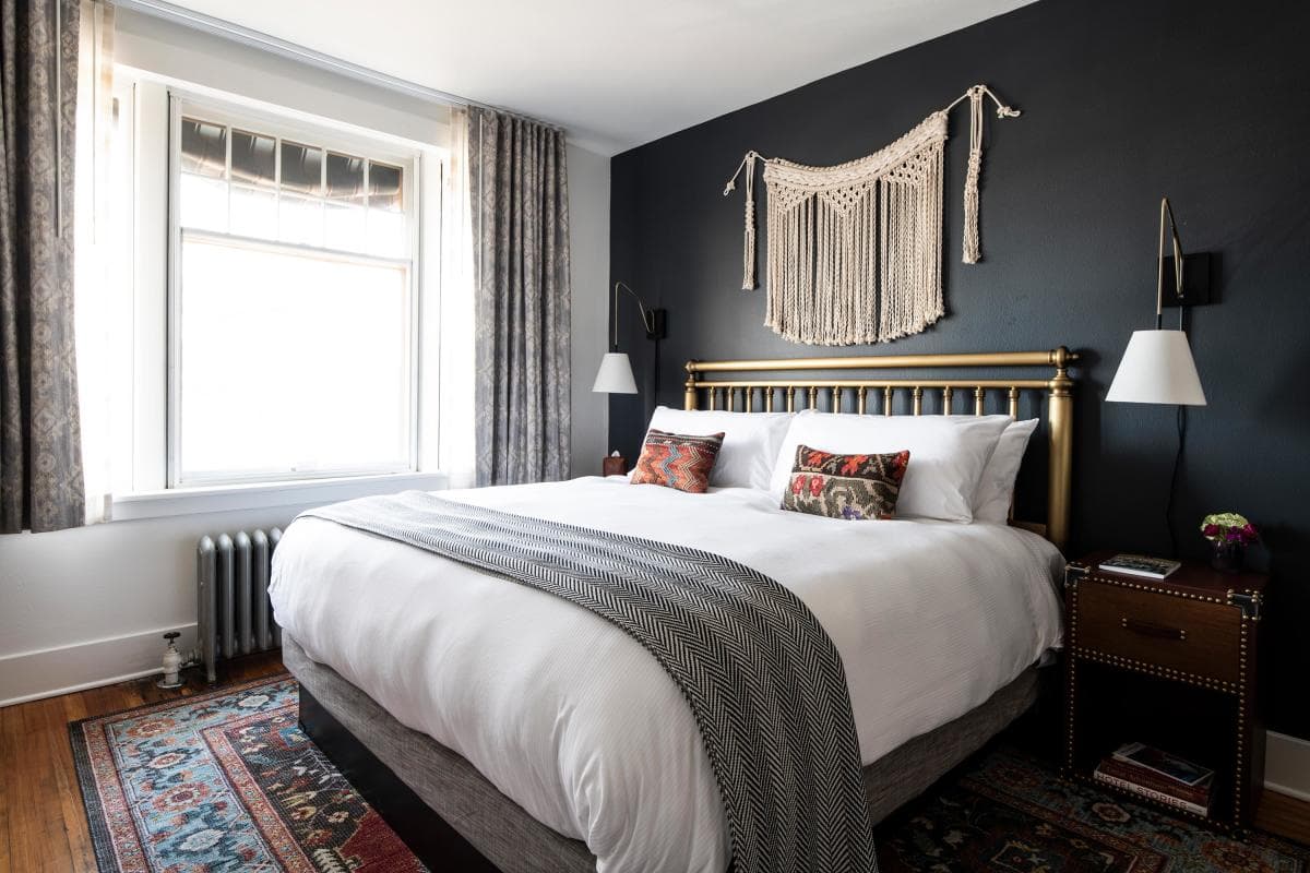 Model-Room-Side-Bed-View-web-558132255056a36_558133a4-5056-a36a-0b0952e9a6e915c5.jpg